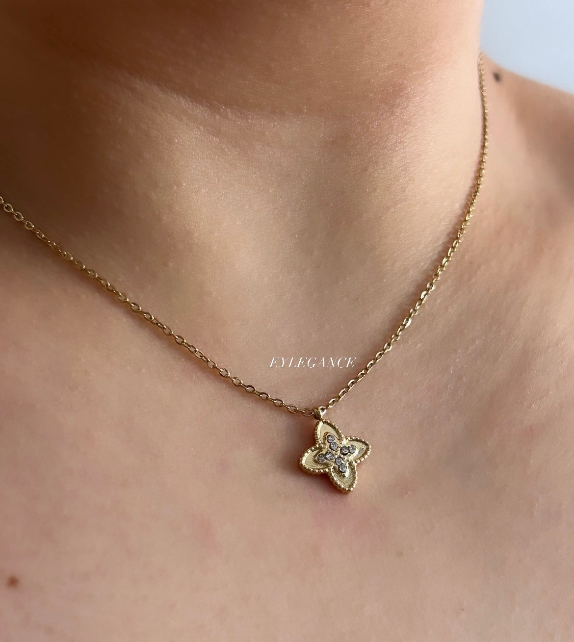COLLIER PÉTALES PRÉCIEUSE